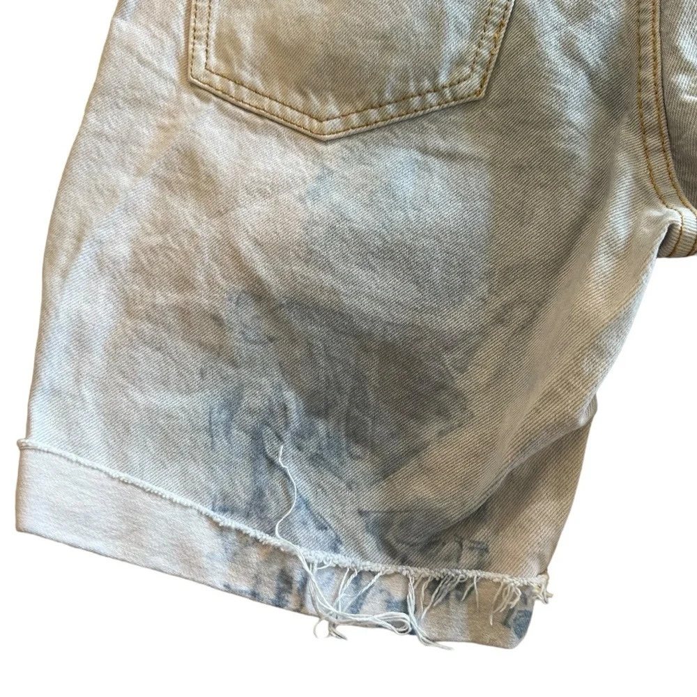 Zara women's size 4  distressed jean shorts, waist 15", inseam 7" - Picture 4 of 5